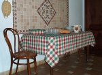 <font color=red><b>Tovaglia </b></font> rettangolare, caduta standard, con orlo rifinito da semplice