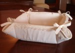 <font color=red><b>CESTINO</b></font>, tessuto FIUME colore panna, con orlo rifinito con sbieco con 